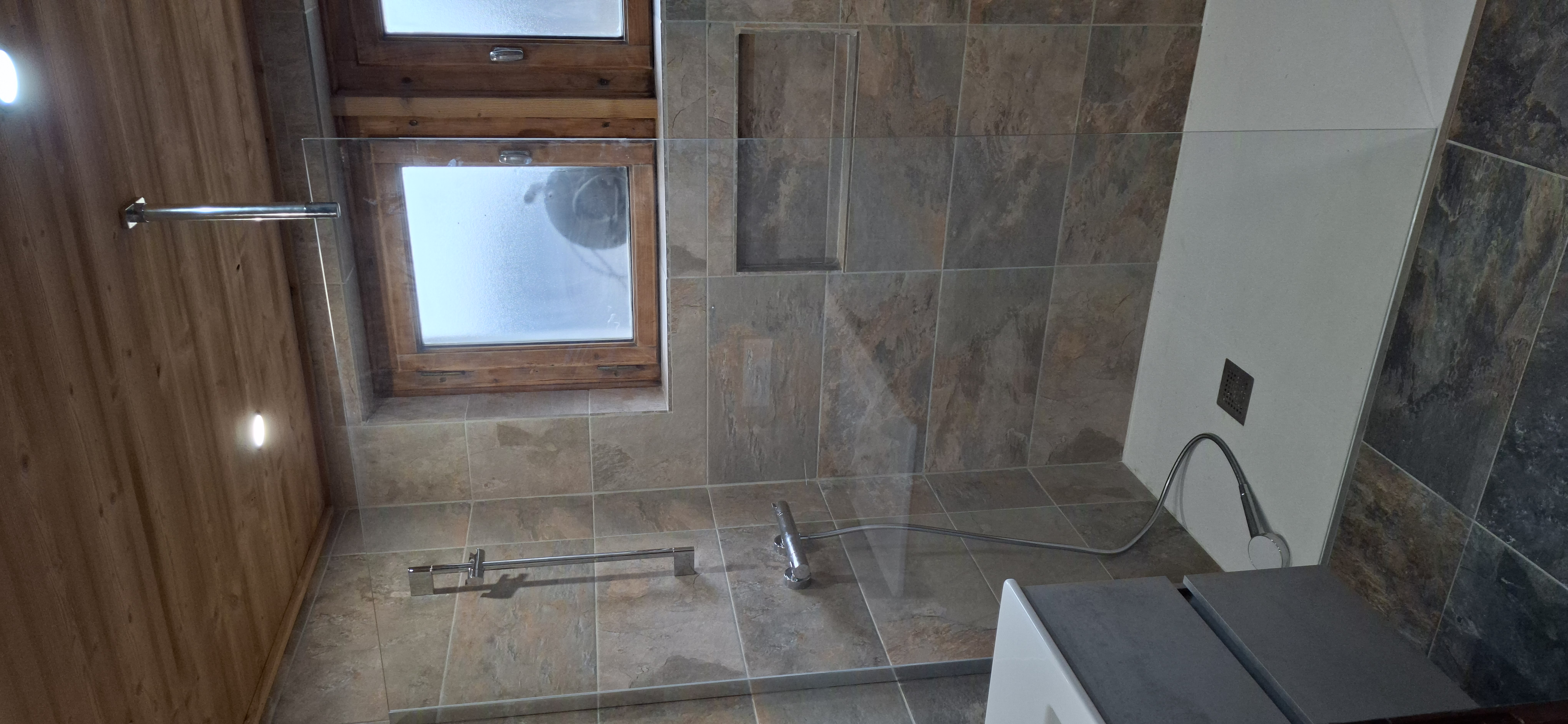 Salle de bains réalisée par Peixoto Plomberie